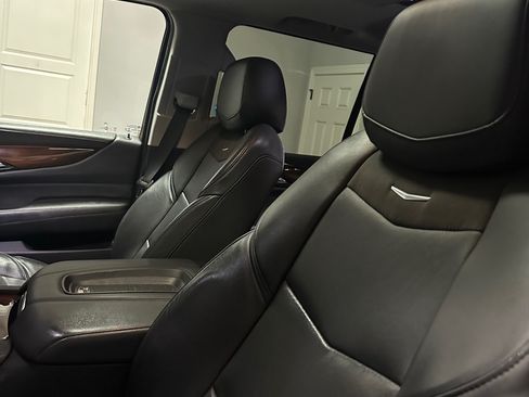 Used 2018 Cadillac Escalade Premium Luxury image 14