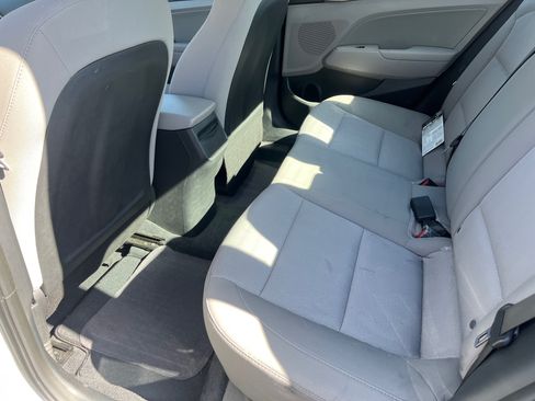 Used 2017 Hyundai Elantra SE image 10