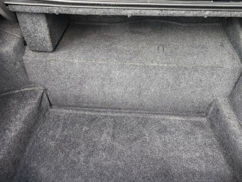 Used 2010 Lincoln Town Car Signature Limited image 25