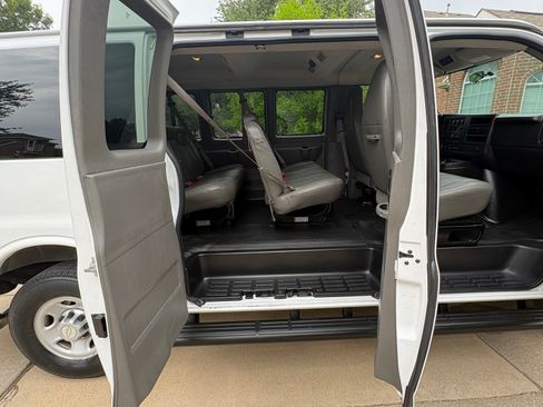 Used 2014 Chevrolet Express 3500 LS RWD image 15