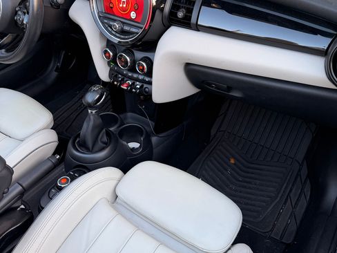 Used 2019 MINI Cooper Convertible w/ Premium Package image 20