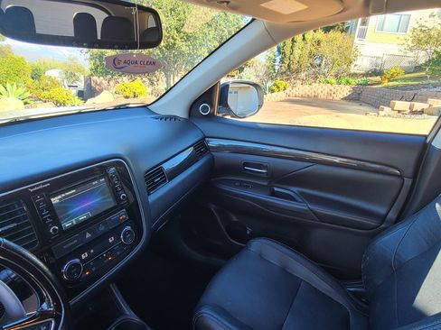 Used 2016 Mitsubishi Outlander GT image 22