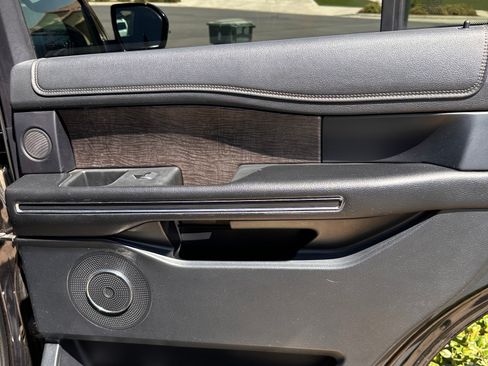 Used 2020 Ford Expedition Limited RWD image 25