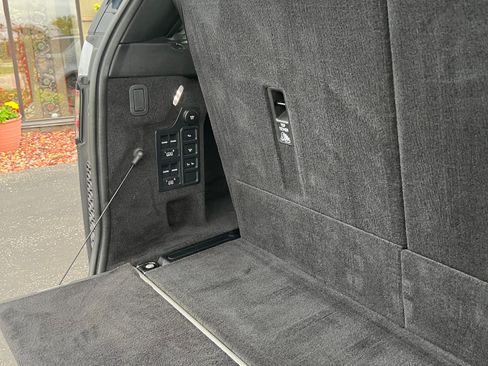 Used 2020 Land Rover Discovery HSE image 10