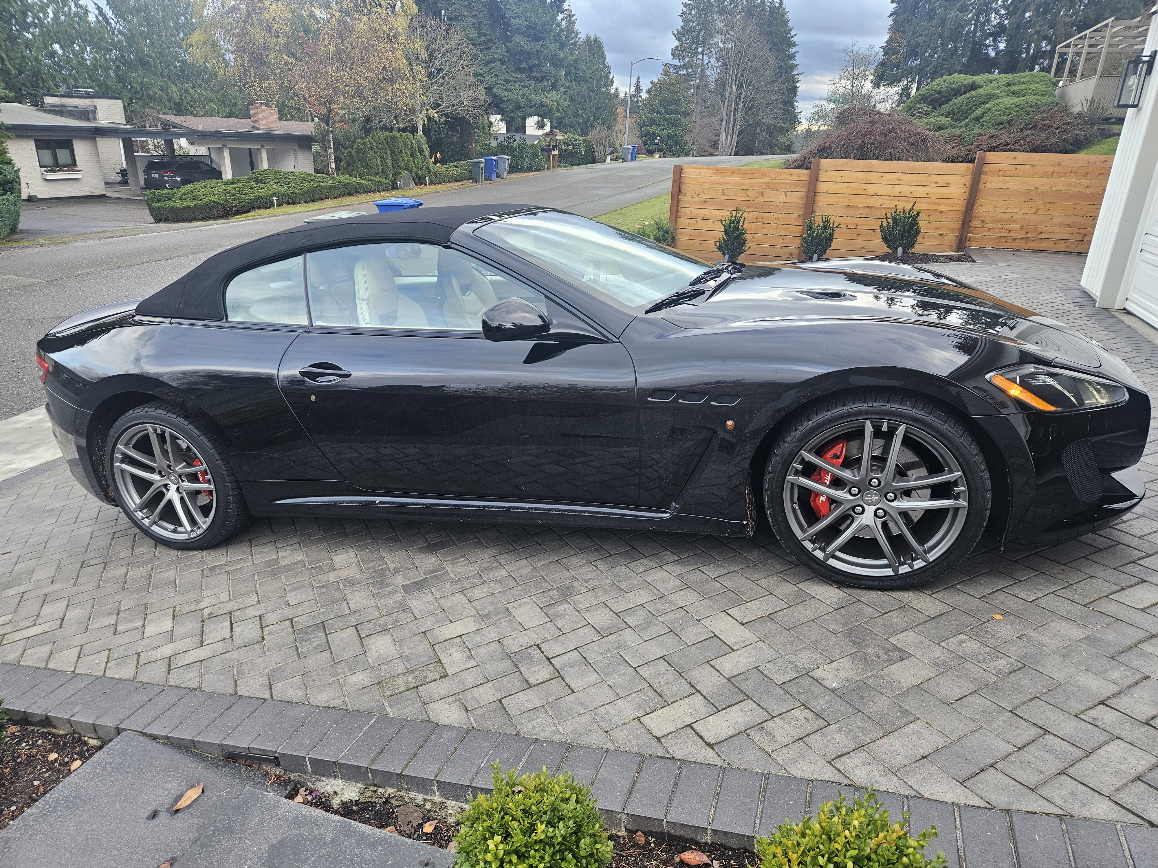 Used 2014 Maserati GranTurismo MC RWD image 5