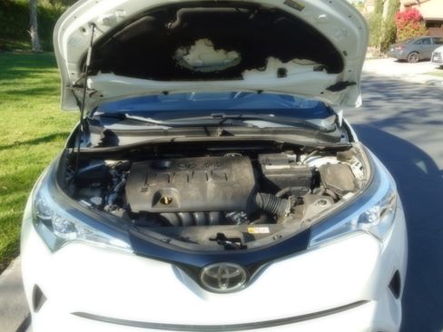 Used 2018 Toyota C-HR XLE image 8