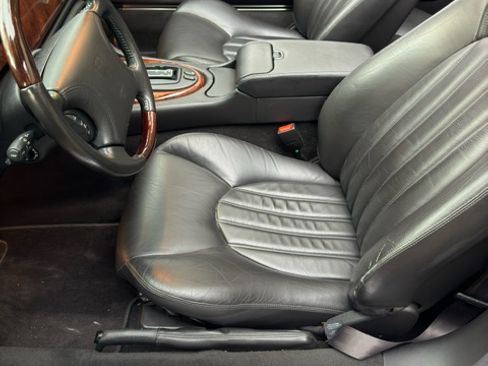 Used 2000 Jaguar XK8 Convertible image 27