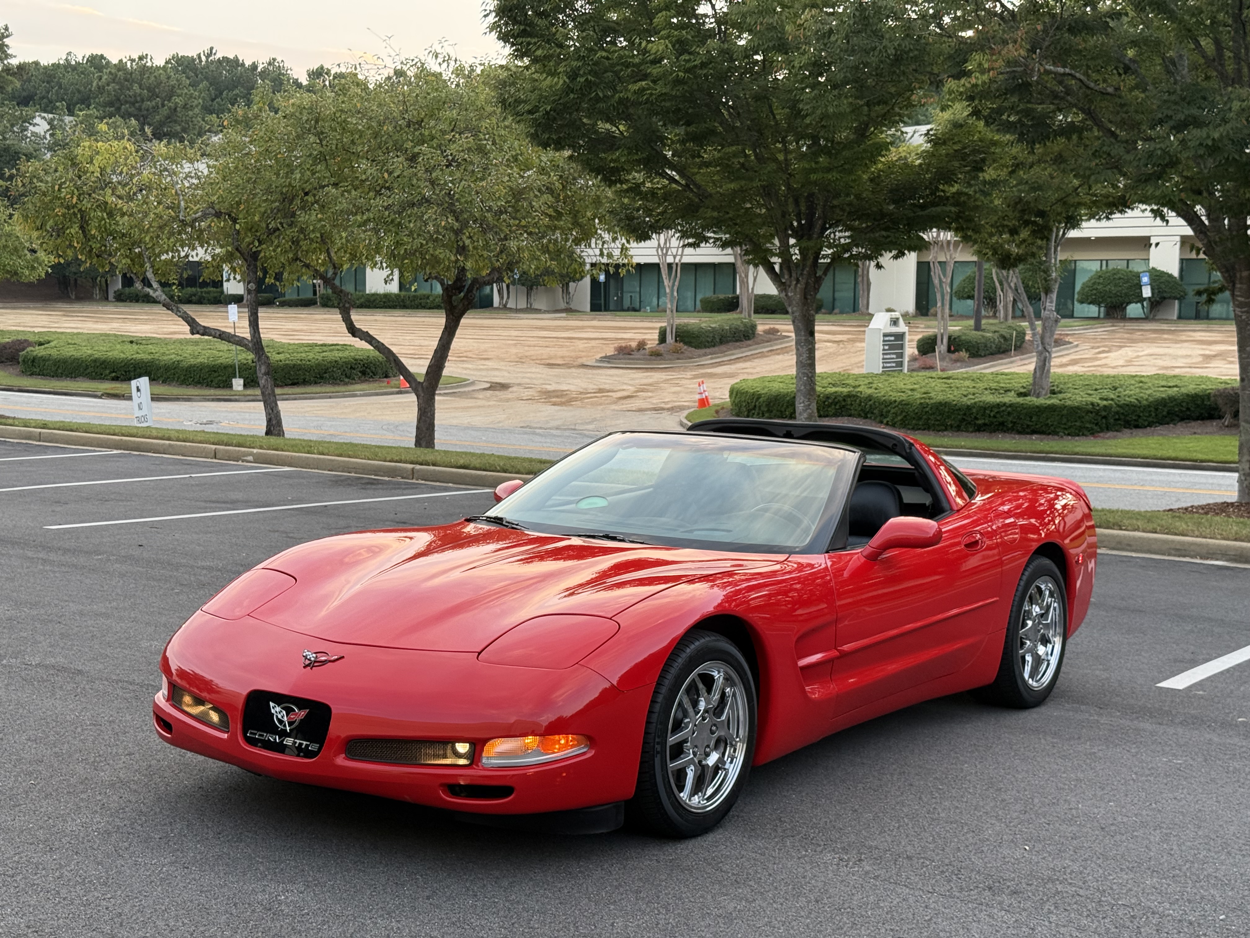 Used 2004 Chevrolet Corvette Coupe w/ Preferred Equipment Group RWD image 12