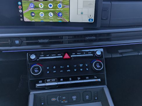 Used 2025 Hyundai Santa Fe Calligraphy image 10