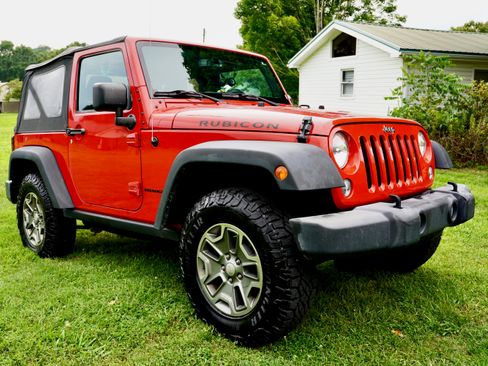 Used 2016 Jeep Wrangler Rubicon w/ Power Convenience Group AWD/4WD image 28