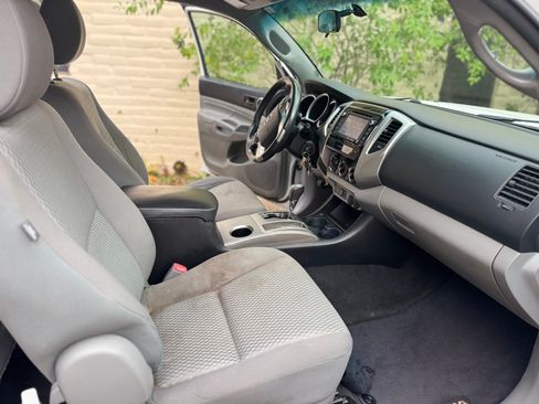 Used 2015 Toyota Tacoma PreRunner w/ SR5 Package image 14