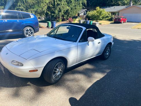 Used 1993 MAZDA MX-5 Miata RWD image 4