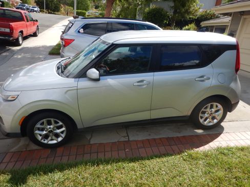 Used 2020 Kia Soul LX image 4