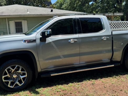 Used 2025 GMC Sierra 1500 SLT w/ SLT Premium Plus Package AWD/4WD image 4