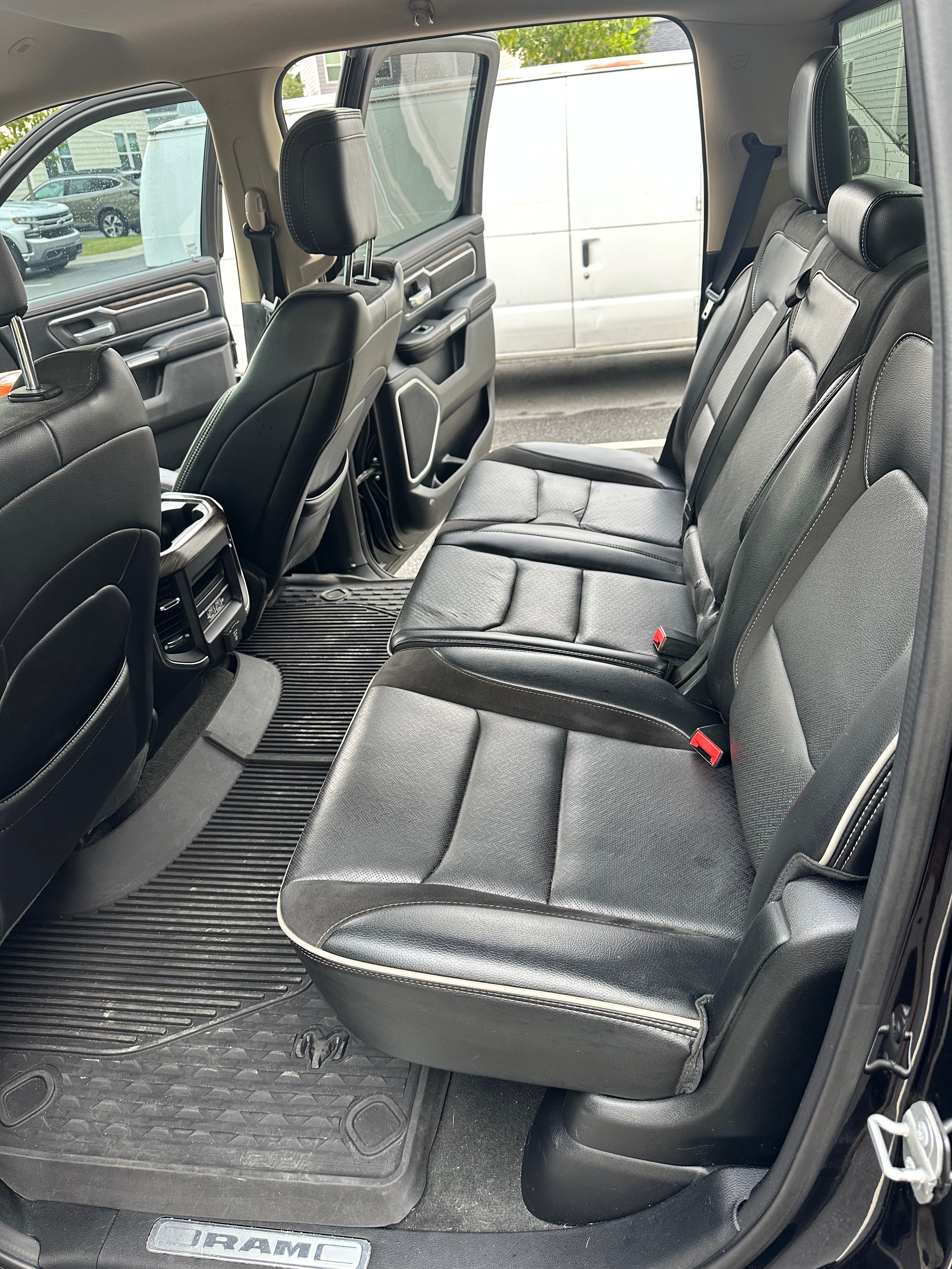 Used 2020 RAM 1500 Laramie RWD image 13