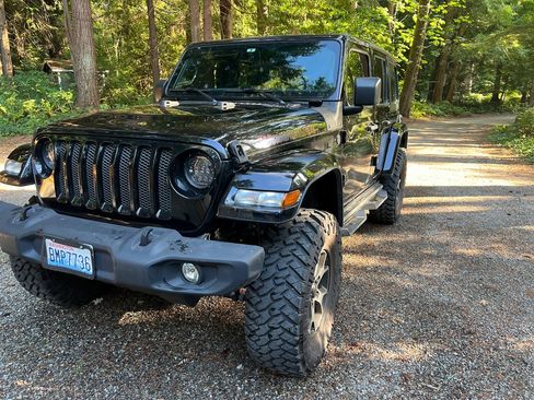 Used 2018 Jeep Wrangler Unlimited Sport S image 2