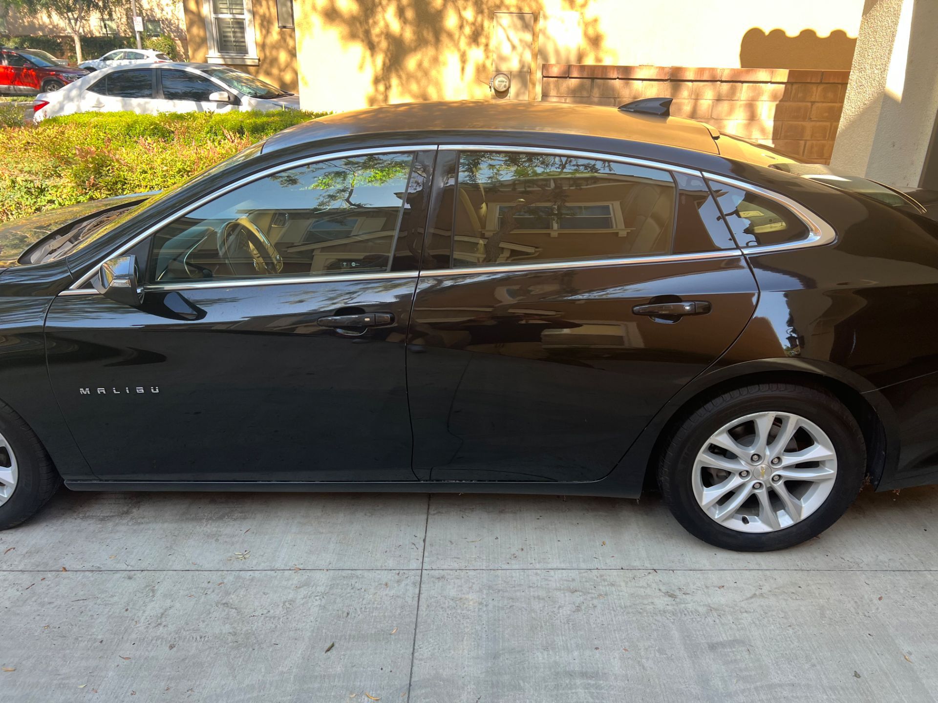 Used 2016 Chevrolet Malibu Hybrid w/ Leather Package FWD image 2
