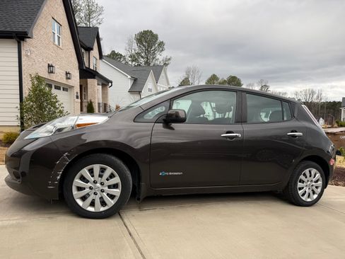 Used 2017 Nissan Leaf S w/ Charge Package image 4
