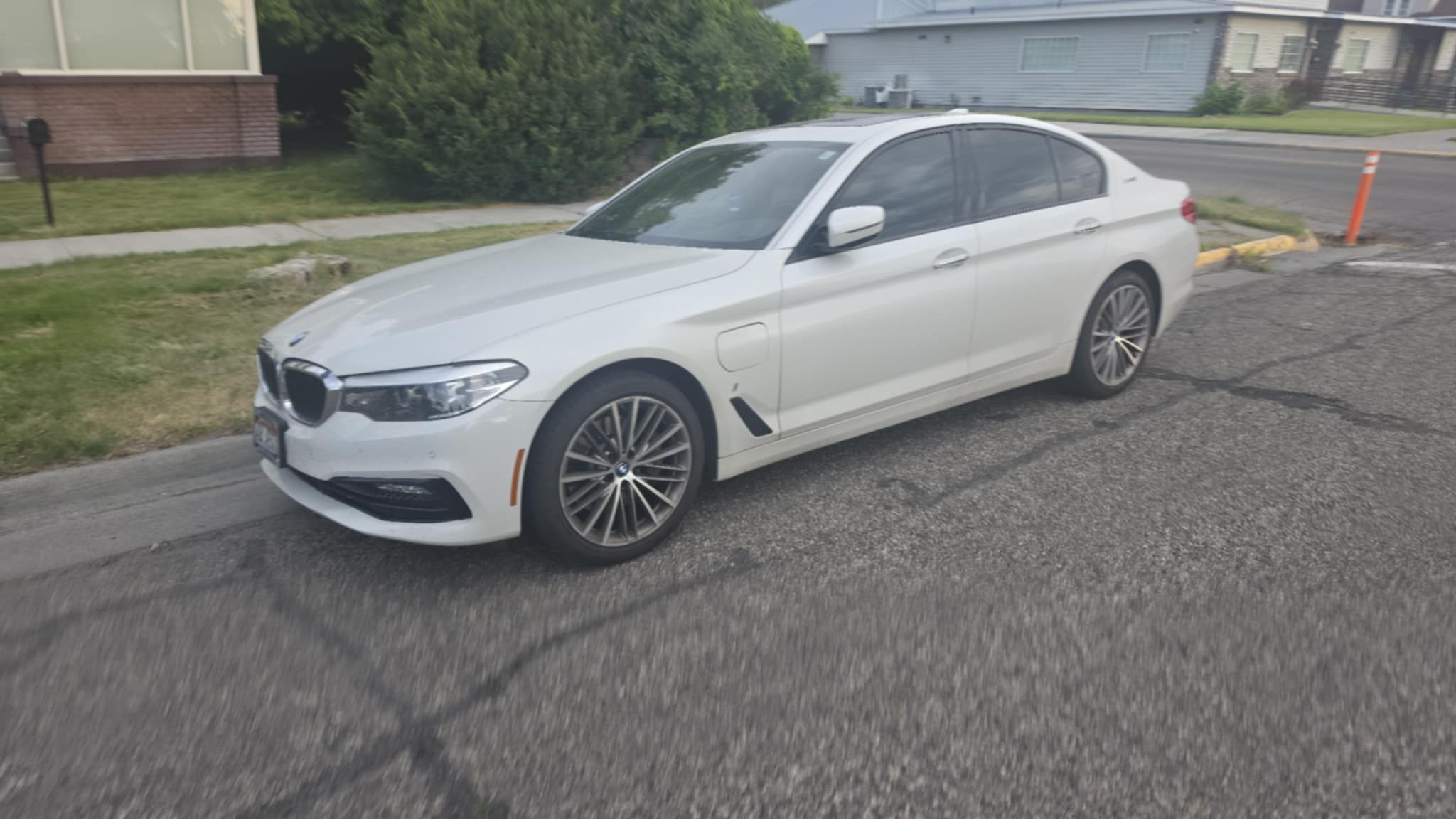 Used 2018 BMW 530e w/ Premium Package 2 RWD image 1