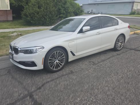 Used 2018 BMW 530e w/ Premium Package 2 RWD image 1