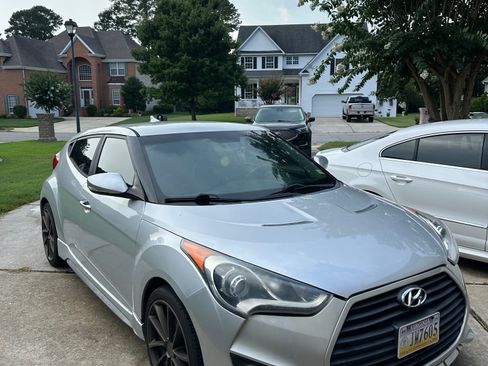 Used 2015 Hyundai Veloster Turbo image 4