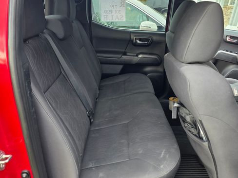 Used 2016 Toyota Tacoma TRD Sport image 6