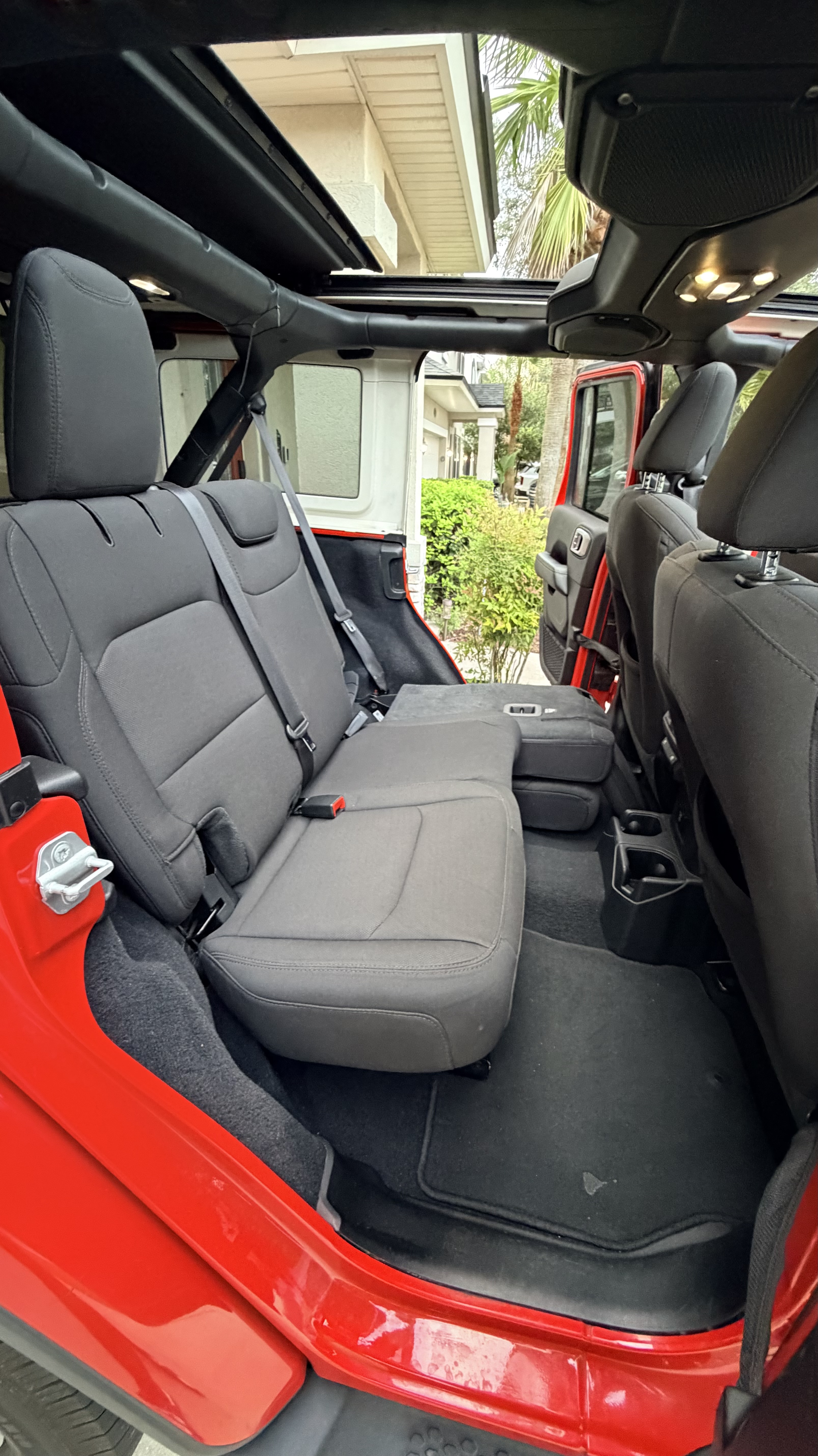 Used 2021 Jeep Wrangler Unlimited Sahara AWD/4WD image 12