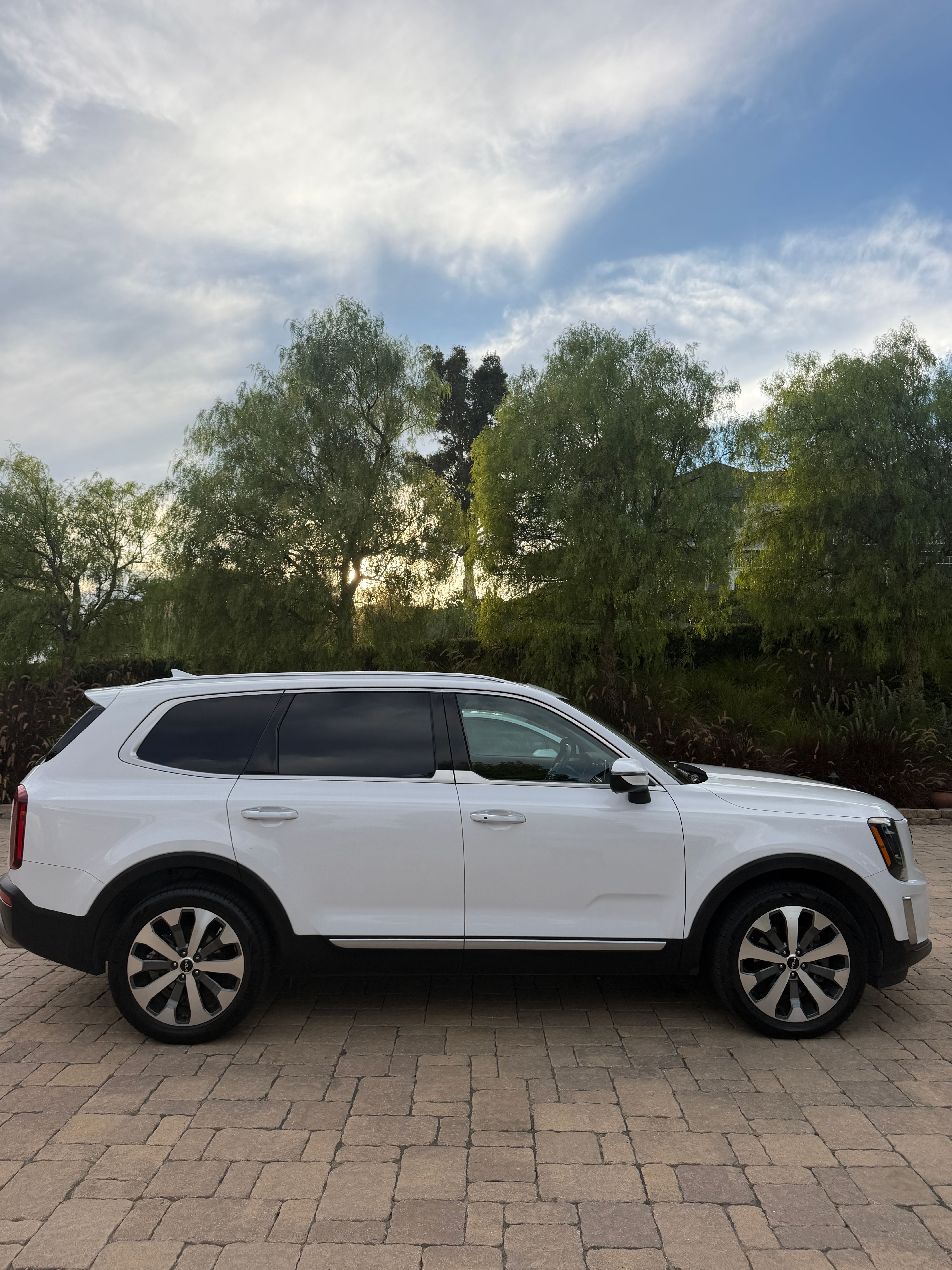 Used 2022 Kia Telluride S FWD image 1