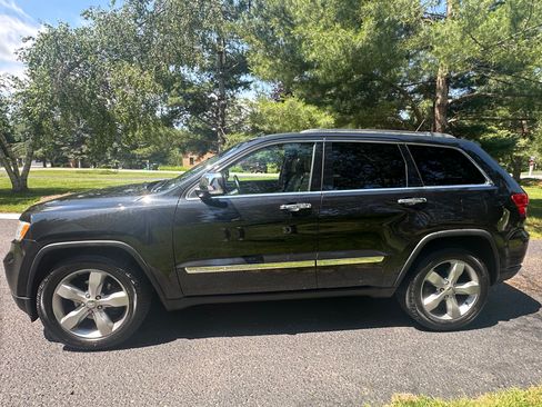 Used 2011 Jeep Grand Cherokee Limited AWD/4WD image 1