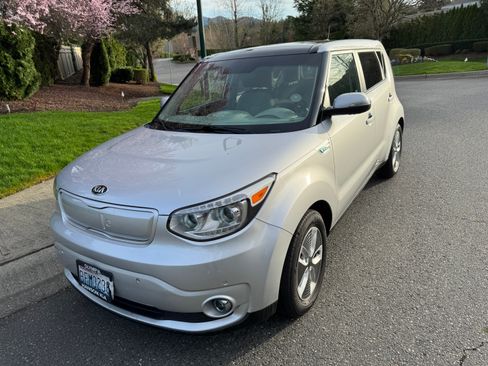 Used 2017 Kia Soul EV + w/ Sun & Fun Package image 2