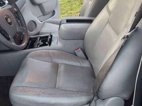 Used 2013 Chevrolet Avalanche LTZ image 9