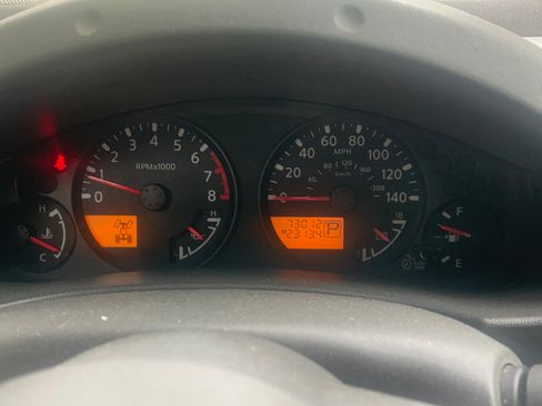 Used 2006 Nissan Frontier SE w/ (P01) Power Pkg AWD/4WD image 10