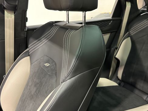 Used 2022 Bentley Bentayga image 28