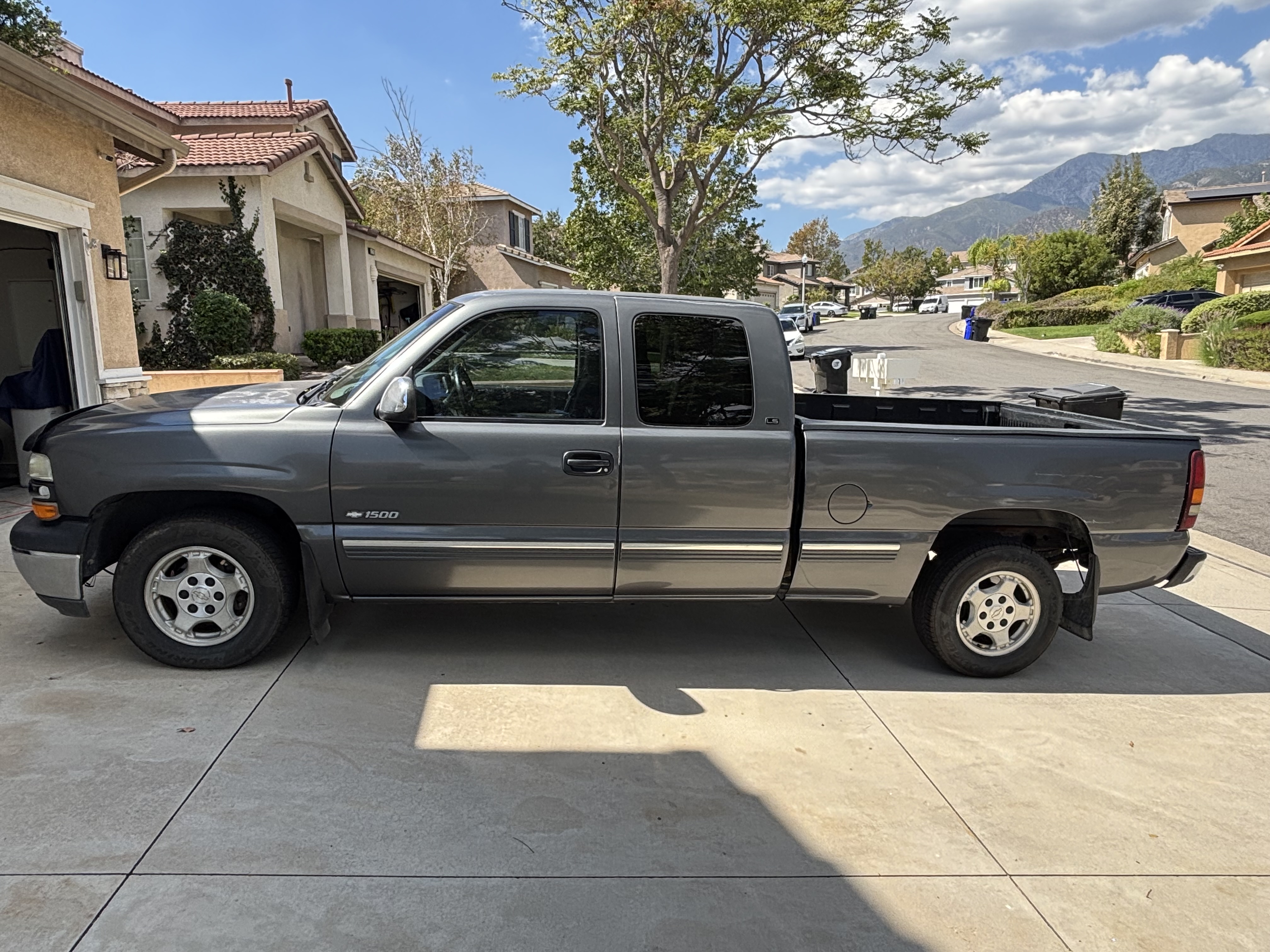 Used 2000 Chevrolet Silverado 1500 LS RWD image 2
