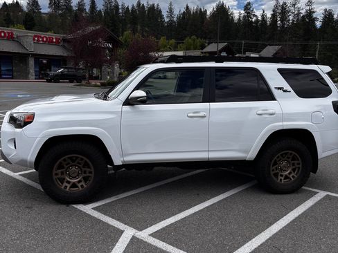 Used 2023 Toyota 4Runner TRD Off-Road Premium w/ Moonroof Package AWD/4WD image 5