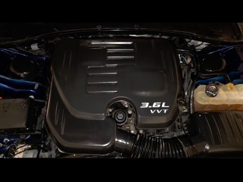 Used 2016 Chrysler 300 Limited image 17