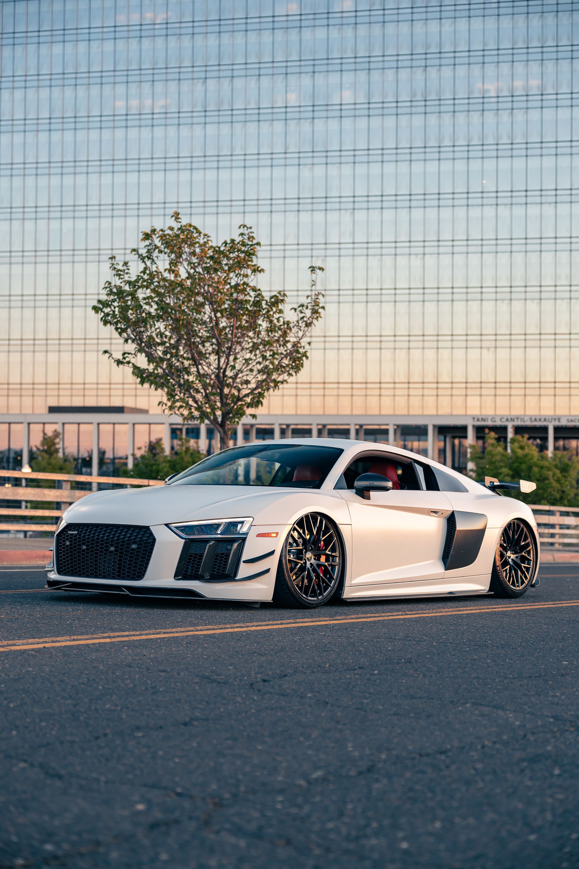 Used 2018 Audi R8 V10 w/ Premium Package RWD image 1