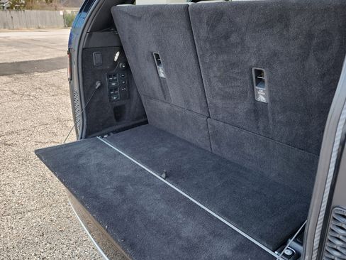 Used 2017 Land Rover Discovery HSE Luxury image 25