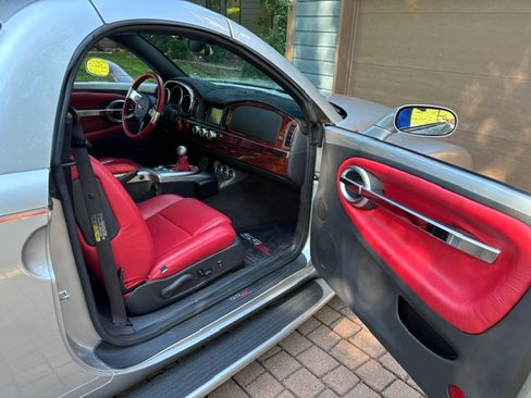 Used 2005 Chevrolet SSR w/ Preferred Equipment Group RWD image 8