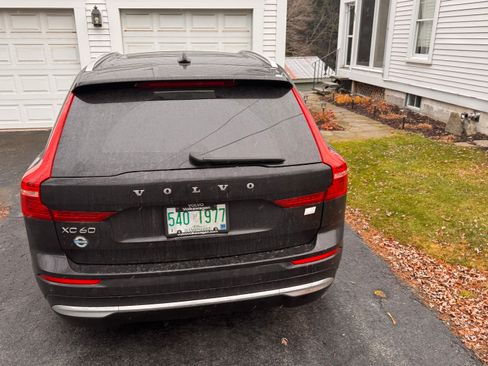 Used 2022 Volvo XC60 T8 Inscription Expression w/ Advanced Package image 3