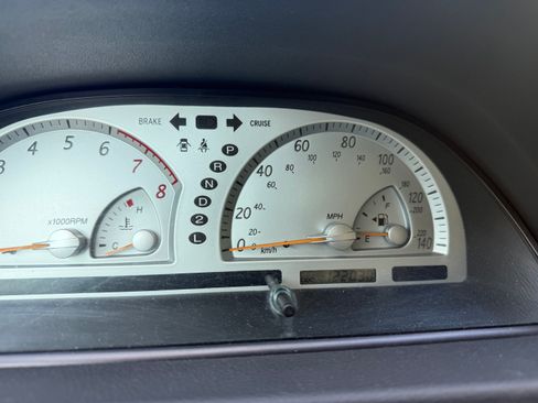 Used 2004 Toyota Camry SE FWD image 2