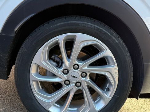 Used 2023 Chevrolet Bolt EUV LT image 9