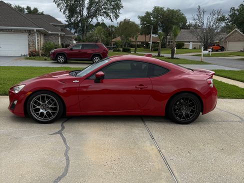 Used 2015 Scion FR-S RWD image 2