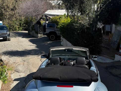 Used 2010 Volkswagen Beetle Convertible image 4