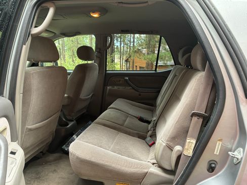 Used 2001 Toyota Sequoia SR5 w/ Convenience Pkg AWD/4WD image 8