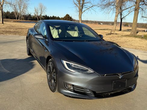 Used 2021 Tesla Model S Long Range Plus image 31