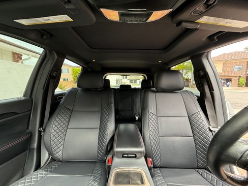 Used 2017 Jeep Grand Cherokee Laredo image 25