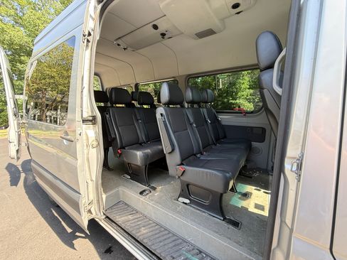Used 2016 Mercedes-Benz Sprinter 2500 image 14