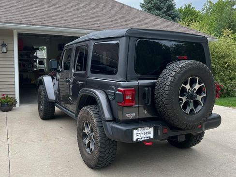 Used 2018 Jeep Wrangler Unlimited Rubicon w/ Dual Top Group AWD/4WD image 4
