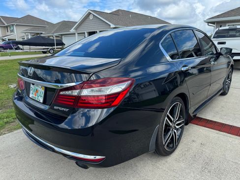 Used 2017 Honda Accord Sport image 6
